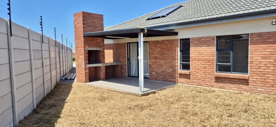 3 Bedroom Property for Sale in Overbaakens Eastern Cape